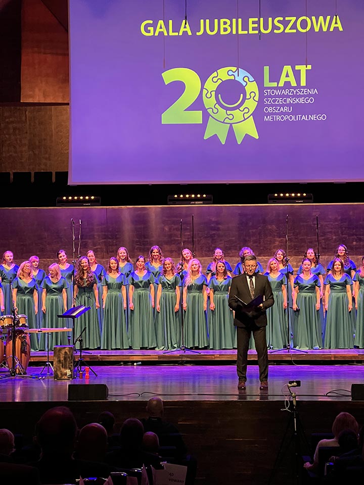 Gala SSOM w Szczecinie, prowadzący i chór